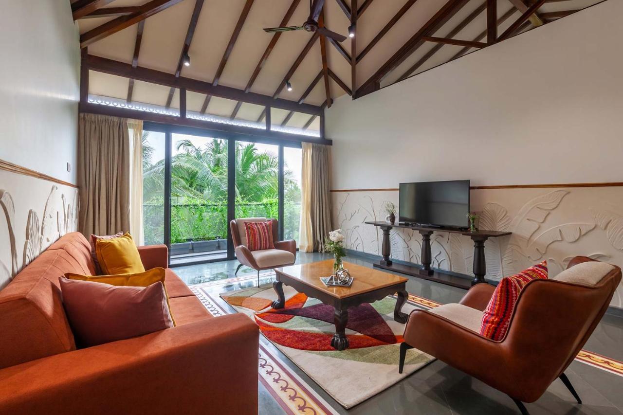 Villa Sereno: Elegant Retreat with Pool, Jacuzzi, and Entertainment Alibag Exterior photo