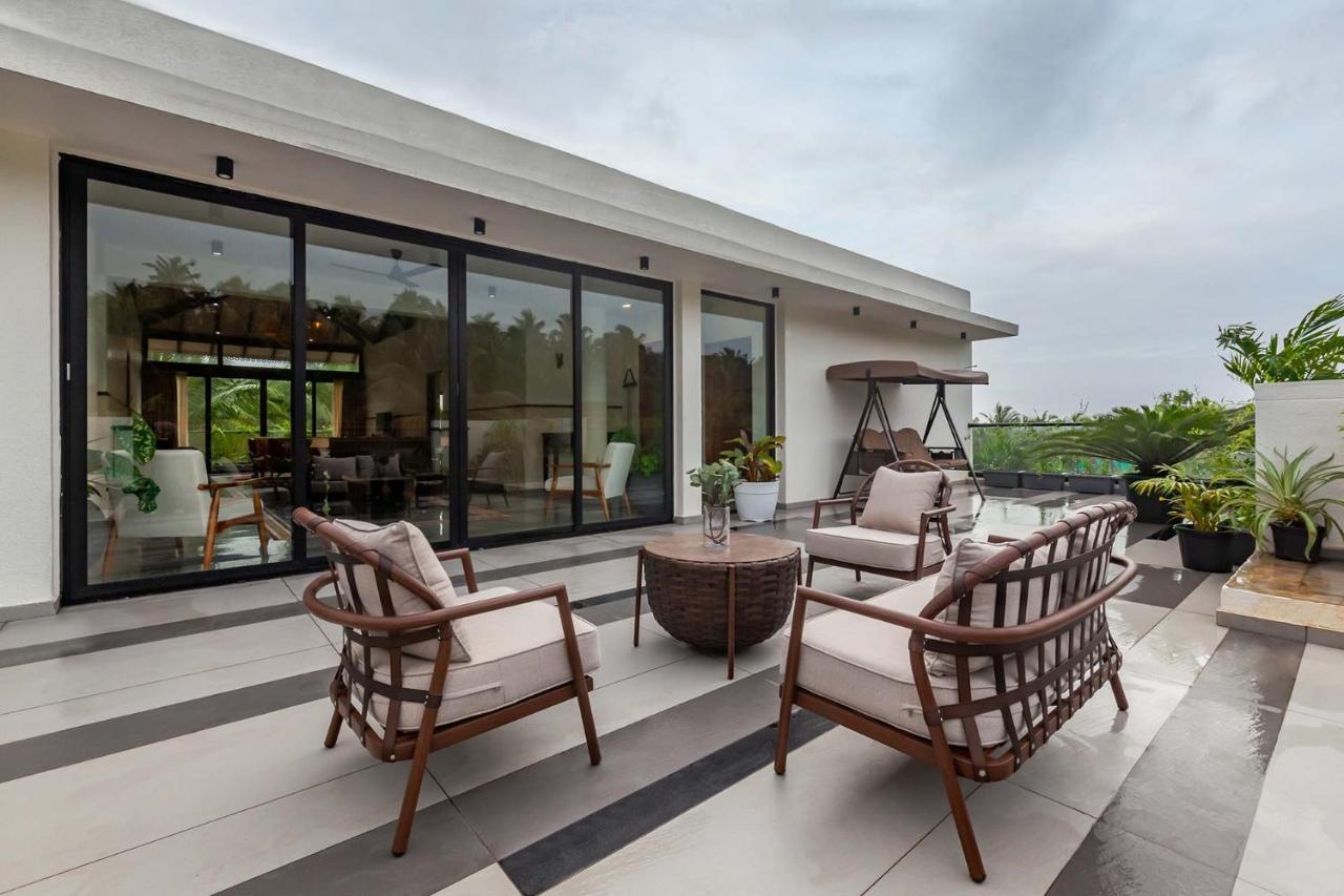 Villa Sereno: Elegant Retreat with Pool, Jacuzzi, and Entertainment Alibag Exterior photo