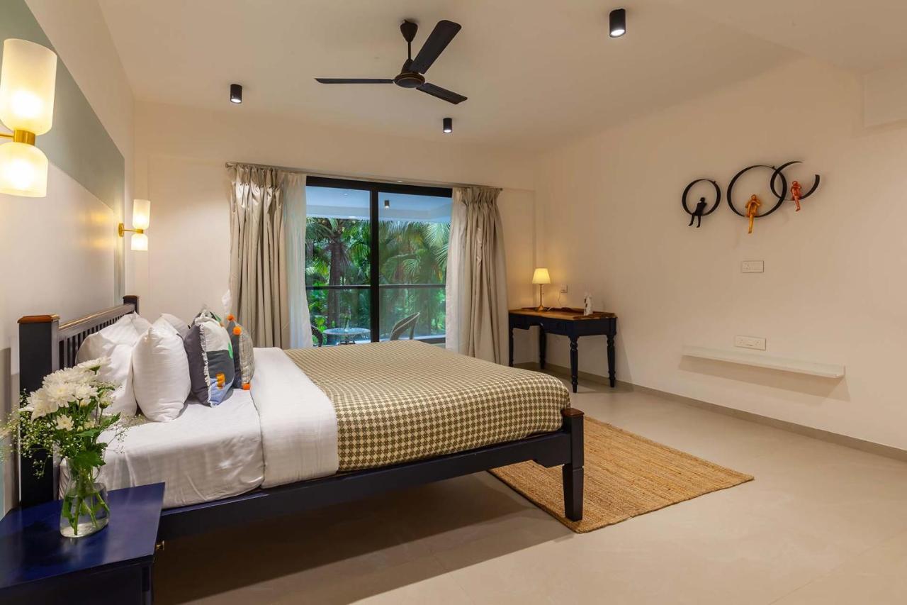 Villa Sereno: Elegant Retreat with Pool, Jacuzzi, and Entertainment Alibag Exterior photo